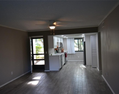 135 W Cypress Court - Photo Thumbnail 3