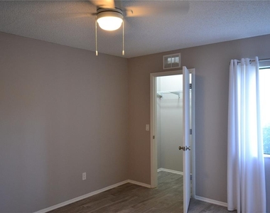 135 W Cypress Court - Photo Thumbnail 16