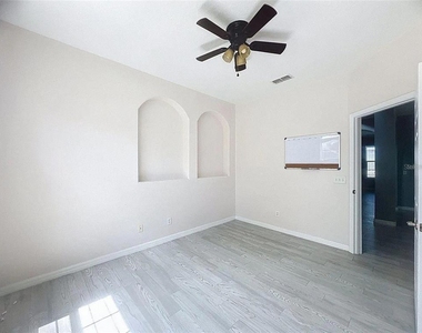 1476 Lexington Ave - Photo Thumbnail 15