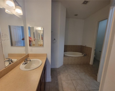 13092 Sw 84th Terrace Road - Photo Thumbnail 9