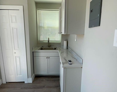 706 Harvey - Photo Thumbnail 4