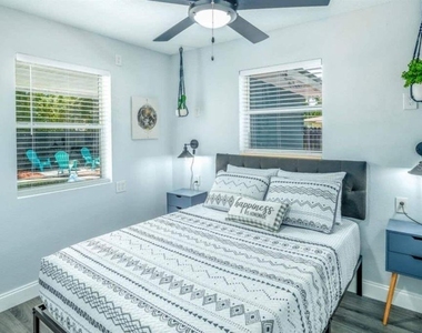 2917 Stetson Street - Photo Thumbnail 17