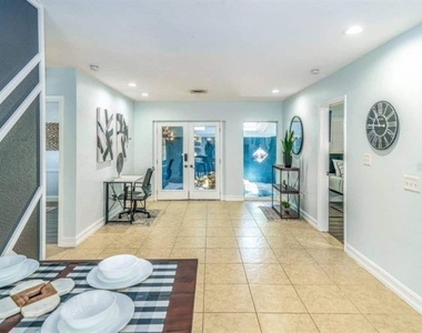 2917 Stetson Street - Photo Thumbnail 11