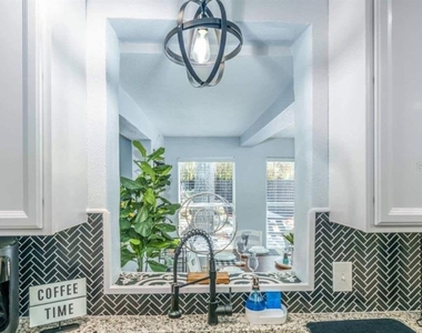 2917 Stetson Street - Photo Thumbnail 8