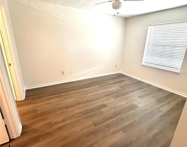 7250 Westpointe Boulevard - Photo Thumbnail 7