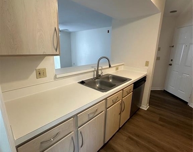 7250 Westpointe Boulevard - Photo Thumbnail 2