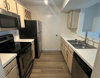 7250 Westpointe Boulevard - Photo Thumbnail 1