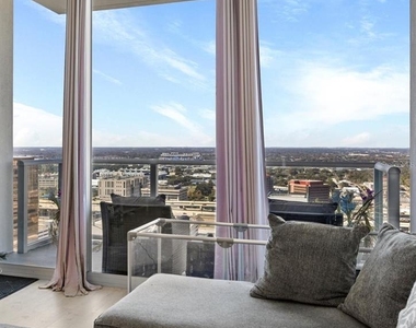 150 E Robinson Street - Photo Thumbnail 4