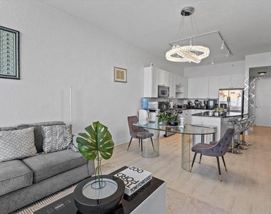 150 E Robinson Street - Photo Thumbnail 10