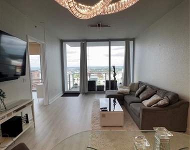 150 E Robinson Street - Photo Thumbnail 7