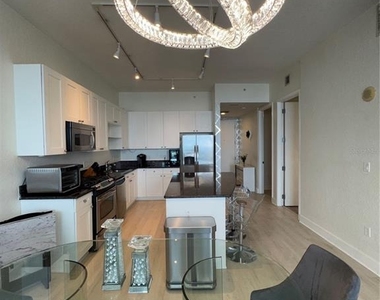 150 E Robinson Street - Photo Thumbnail 8