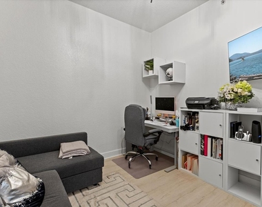 150 E Robinson Street - Photo Thumbnail 25