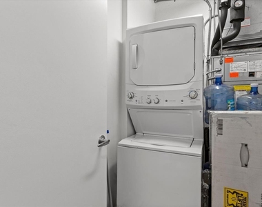 150 E Robinson Street - Photo Thumbnail 24