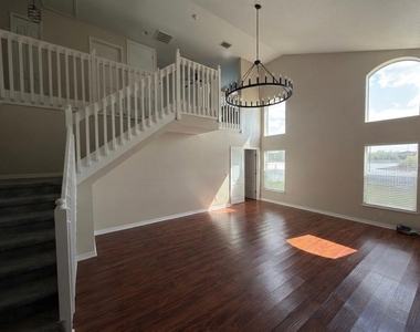 8103 Tar Hollow Drive - Photo Thumbnail 4