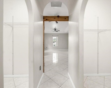 13848 Vista Del Lago Boulevard - Photo Thumbnail 15