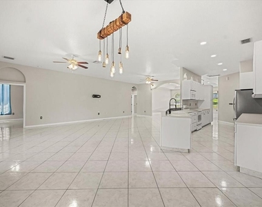 13848 Vista Del Lago Boulevard - Photo Thumbnail 7
