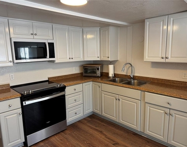102 Laureti Lane - Photo Thumbnail 2