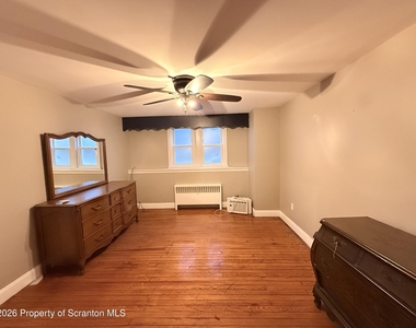 324 Crown Avenue - Photo Thumbnail 5