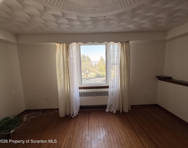 324 Crown Avenue - Photo Thumbnail 3