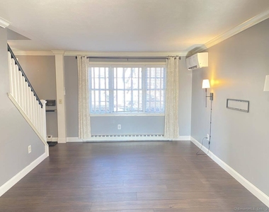 10 Fleetwood Drive - Photo Thumbnail 5