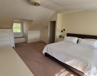 10 Fleetwood Drive - Photo Thumbnail 12