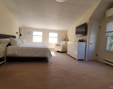 10 Fleetwood Drive - Photo Thumbnail 13