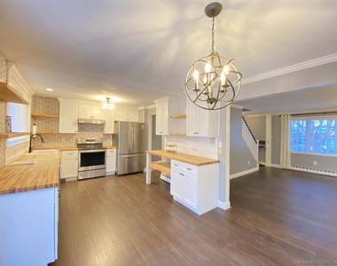 10 Fleetwood Drive - Photo Thumbnail 3