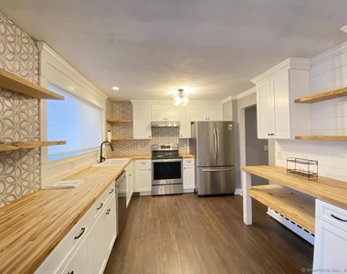 10 Fleetwood Drive - Photo Thumbnail 2