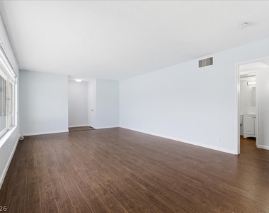 1700 Rexford Drive - Photo Thumbnail 14