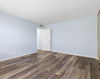 1700 Rexford Drive - Photo Thumbnail 25