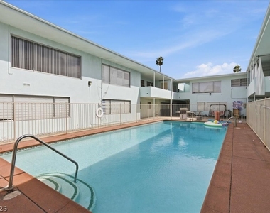 1700 Rexford Drive - Photo Thumbnail 27