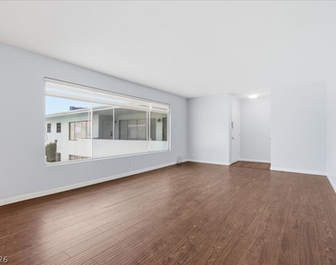 1700 Rexford Drive - Photo Thumbnail 15