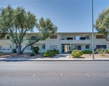 1700 Rexford Drive - Photo Thumbnail 10