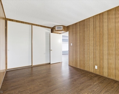 1700 Rexford Drive - Photo Thumbnail 22