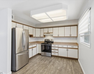 1700 Rexford Drive - Photo Thumbnail 18