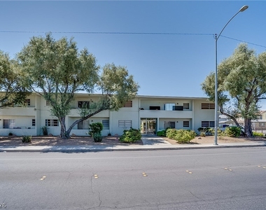 1700 Rexford Drive - Photo Thumbnail 11