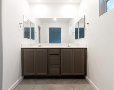 3610 Tripoli Cove Avenue - Photo Thumbnail 4