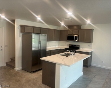 3610 Tripoli Cove Avenue - Photo Thumbnail 15