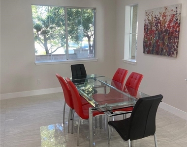 385 Glenridding Street - Photo Thumbnail 15