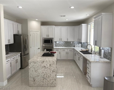 385 Glenridding Street - Photo Thumbnail 3