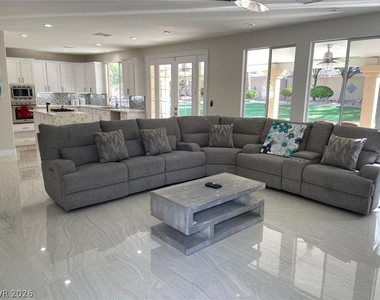 385 Glenridding Street - Photo Thumbnail 5