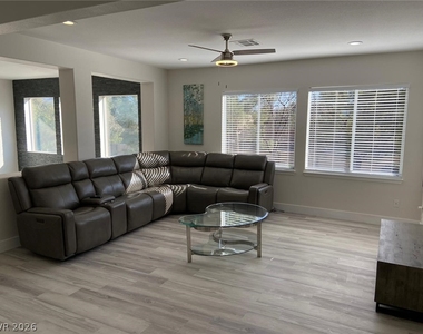 385 Glenridding Street - Photo Thumbnail 9