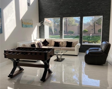 385 Glenridding Street - Photo Thumbnail 11