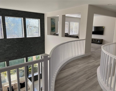 385 Glenridding Street - Photo Thumbnail 8