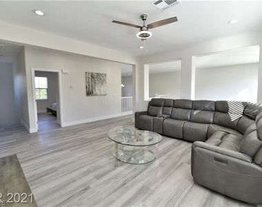 385 Glenridding Street - Photo Thumbnail 10