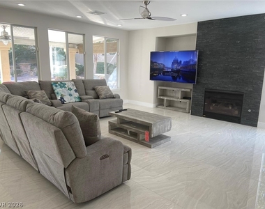 385 Glenridding Street - Photo Thumbnail 6