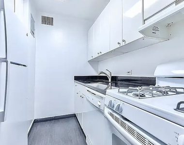 330 East 46th Street - Photo Thumbnail 1