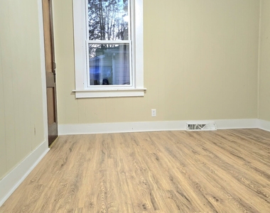 804 Broad St - Photo Thumbnail 5