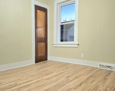 804 Broad St - Photo Thumbnail 6
