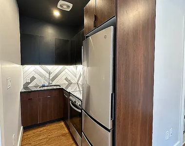 1354 Jefferson Avenue - Photo Thumbnail 2